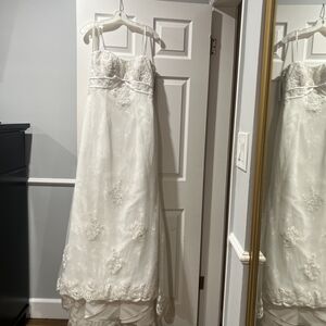 Brand New Simple White Lace Sparkle Wedding Gown